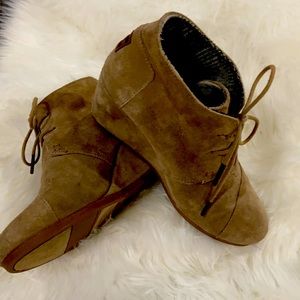 Toms tan suede wedge bootie